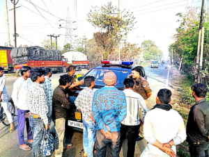 UP NEWS UPDATE :रिठानी चौकी के पास दिनदहाड़े ई-रिक्शा लूट, तमंचे से धमकाया रोहित को