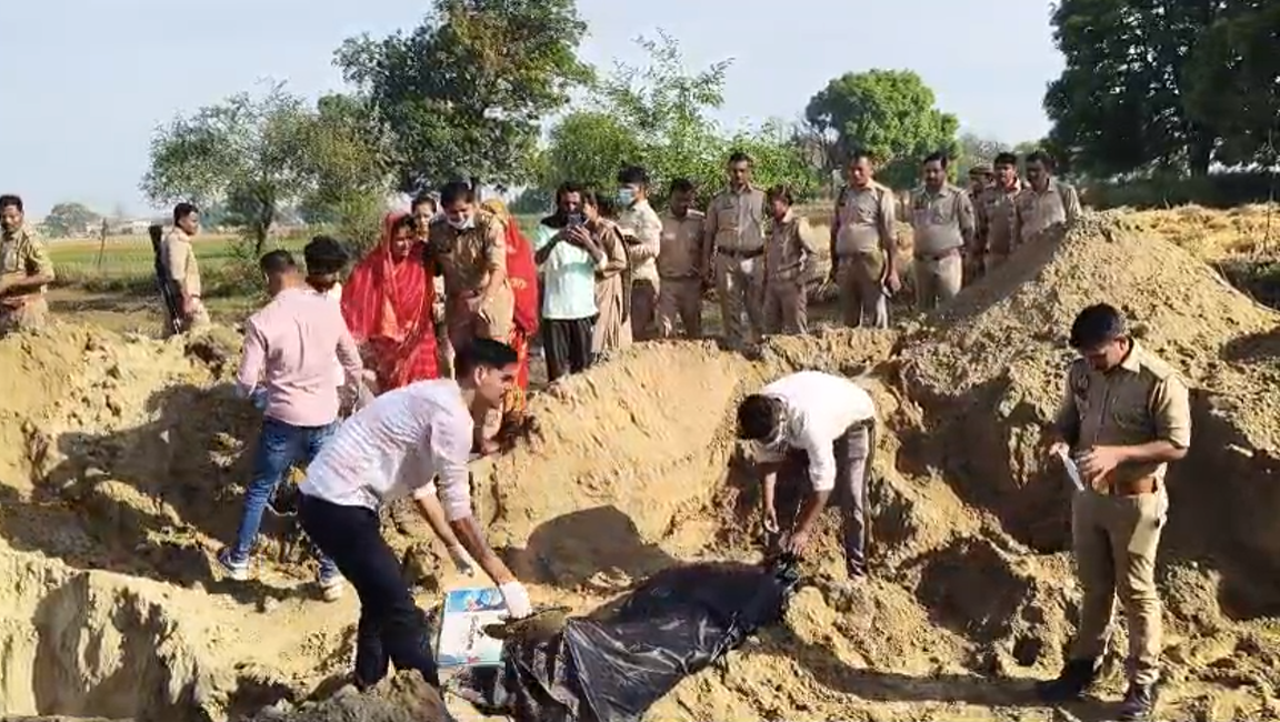 UP NEWS UPDATE :फर्रुखाबाद: 8 महीने से गायब युवक की हत्या का खुलासा, खेत में दबा था शव – एसओजी टीम ने किया बरामद