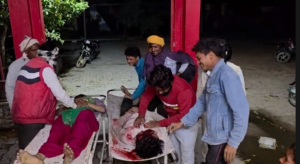 UP NEWS UPDATE :कासगंज: आंधी तूफान में गिरे पेड़ की चपेट में बाइक सवार 4 लोग, 2 भाई–बहन की मौके पर मौत