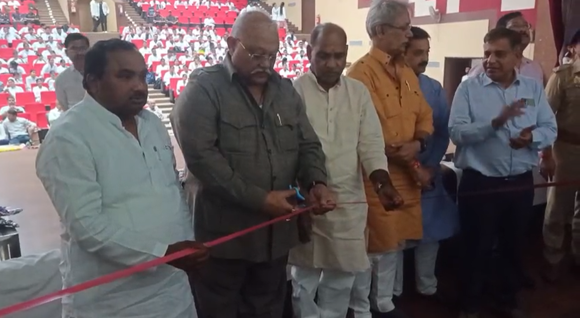 UP NEWS UPDATE :उरई राजकीय मेडिकल कॉलेज में 3 नई डायलिसिस मशीनों की स्थापना, विधान परिषद सभापति मानवेंद्र सिंह ने किया उद्घाटन – किडनी रोगियों को बड़ी राहत