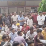 UP NEWS UPDATE :स्मार्ट मीटर से तंग ग्रामीणों का बिजलीघर घेराव, महिलाएं भी सड़क पर!