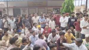 UP NEWS UPDATE :स्मार्ट मीटर से तंग ग्रामीणों का बिजलीघर घेराव, महिलाएं भी सड़क पर!